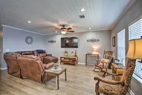 Waterfront New Orleans Home w/ Private Dock & Pier - Innvendig