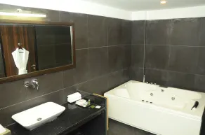Radisson Chandigarh Zirakpur - Bathroom