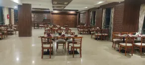 Vivotel Hotel Surat - Restaurant