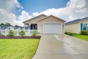 Sun-soaked Retreat in The Villages w/ Grill! - Innvendig