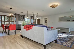 Oceanside Home w/ Patio & Grill, Walk to Beach! - Interiør