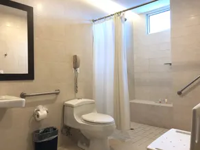 Tryp by Wyndham Panama Centro - Bathroom