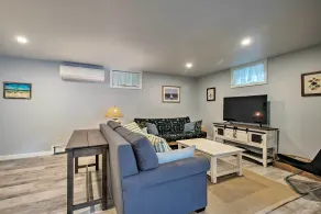 Martha's Vineyard Apt ~ 1 Mile to Inkwell Beach! - Interior