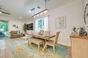 Airy Coastal Casa on Park: 6 Mi to Honeymoon Isle! - Interiör