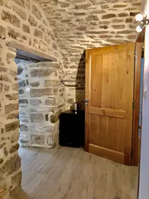 La Maison des Vendangeurs - TABLE D'HÔTES le soir du jeudi au dimanche- Jacuzzi - Balnéo SPA - ACCES PISCINE pour toutes les chambres sauf STUDIO COQUET- Piscine de mai à mi-octobre - Værelse