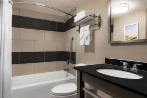Days Hotel by Wyndham Allentown Airport / Lehigh Valley - Salle de bain