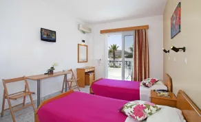 Dias Studios & Suites - Vue de la chambre