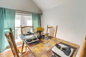 Walk to Coventry Village: Charming Top-floor Unit! - Innenbereich