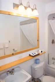 Mayflower Inn - Bathroom