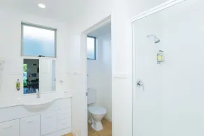 Alfresco Motor Lodge - Baño