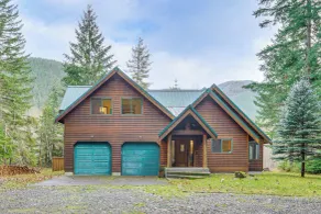 19 Mi to Slopes at Crystal Mtn: Getaway w/ Hot Tub - Interior