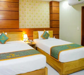 Silk Hotel near Tan Son Nhat Airport - Room