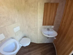 Schlaffässer am Haus der Schmetterlinge - Bagno