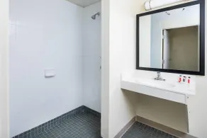 Days Inn by Wyndham Macon I-75 North - Salle de bain