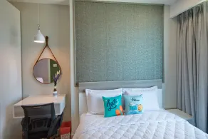 Handy Beachfront Apartment - Zimmer