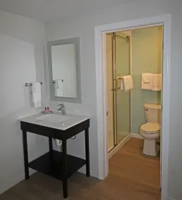 Quality Inn & Suites Lincoln I-93 - Salle de bain