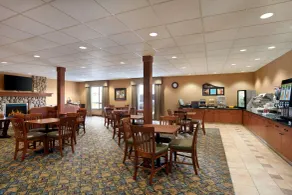 Days Inn & Suites by Wyndham Strathmore - Restaurant