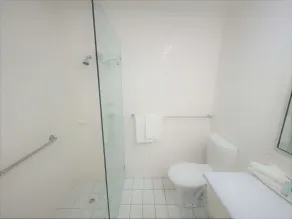 SureStay Hotel by Best Western The Clarence on Melville - Bathroom