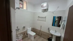 The Balcony Hotel - Bathroom