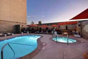 Hampton Inn & Suites Los Angeles Burbank Airport - Piscine