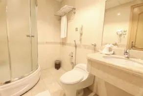 Platinum Park Serviced Apartments - Bathroom