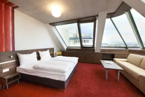 Simm's Hotel - cityhotel next to Metro U3 - Room