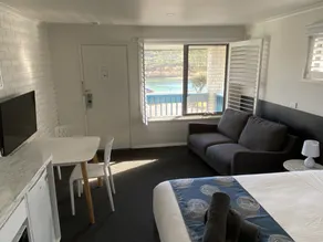 Southern Ocean Motor Inn - Room