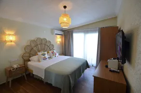Ados Otel - Rom