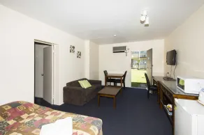 Mid City Motor Inn - Room