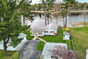 Waterfront Gladwin Vacation Rental w/ Lake View! - Interiør