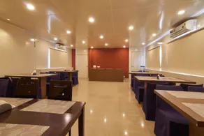 Hotel Crest Inn - Restaurant