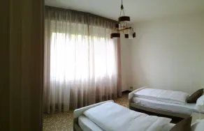 Villa Mari, villa independiente con magníficas vistas al jardín. - Habitación