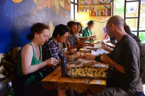 The Cloudland International Youth Hostel, Close to the city center,10 min walks to the subway, Close to the night market, old street, green lake, English-speaking service, free Activity convenient payment and visa cards are accepted - Restaurant