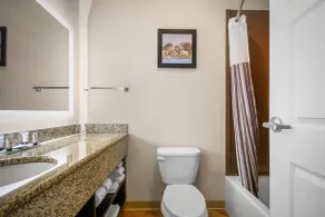 La Quinta by Wyndham Stonington-Mystic Area - Salle de bain