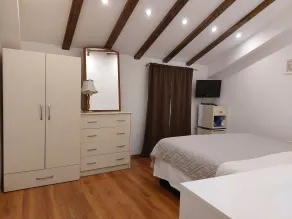 Quiet Central Split Apartment - 5 min Walk to Split Old Town and Bacvice Beach - Chambre