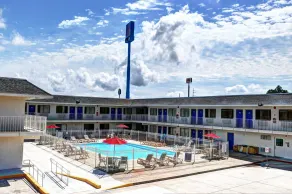 Motel 6-Slidell, LA - New Orleans - Piscine