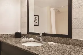 Country Inn & Suites by Radisson, San Diego North, CA - Salle de bain