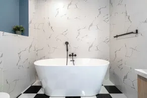 Playful & Trendy 2BR on Regina Elisabeta, Steps to Cismigiu Gardens - Bathtub & Boulevard Views - Bad