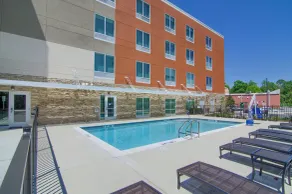 Holiday Inn Express & Suites Mobile - University Area by IHG - Piscina
