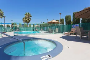 Holiday Inn Express Bakersfield by IHG - Piscine