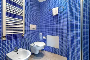 Aston Hotel - Bathroom