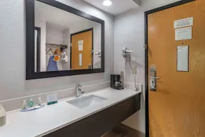 Quality Inn & Suites Chattanooga West near Lookout Mountain - Baño