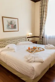 Phi Hotel Dei Medaglioni - Room