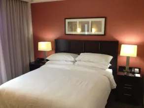 Embassy Suites Newark Airport - Chambre