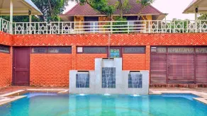 Pyramid Home Divine - Piscina