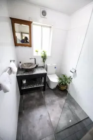 Jaspers Apartments - Bathroom