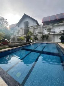 Royal Crown Residency Hotel - Piscina