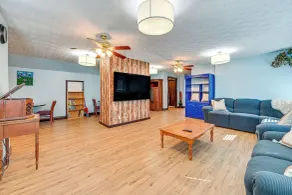 Bonnieville Farmhouse on 69 Acres w/ Porch! - Interiør