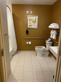 Fairfield Inn & Suites by Marriott Hollister - Habitación