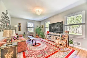 Pittsford ‘Trolley Home’ - Near Erie Canal! - Interior